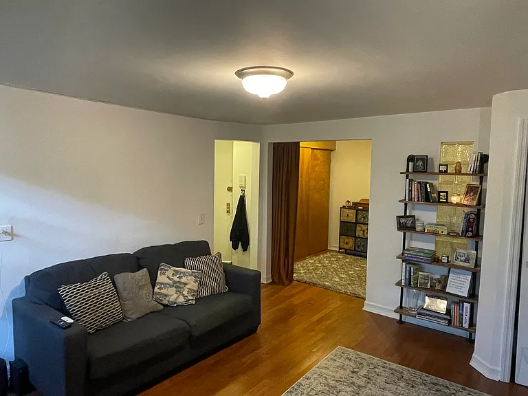 276 E 10th St #6 — Photo 3