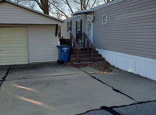 115 Avenue C St, Bloomington, IL 61704