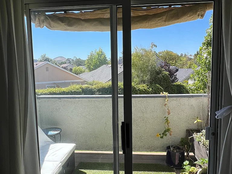 1035 Southwood Dr #J — Photo 24