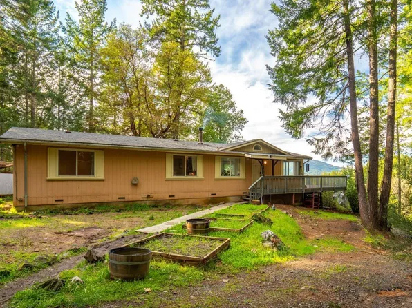 43001 Twin Pines Circle, Laytonville, CA 95454