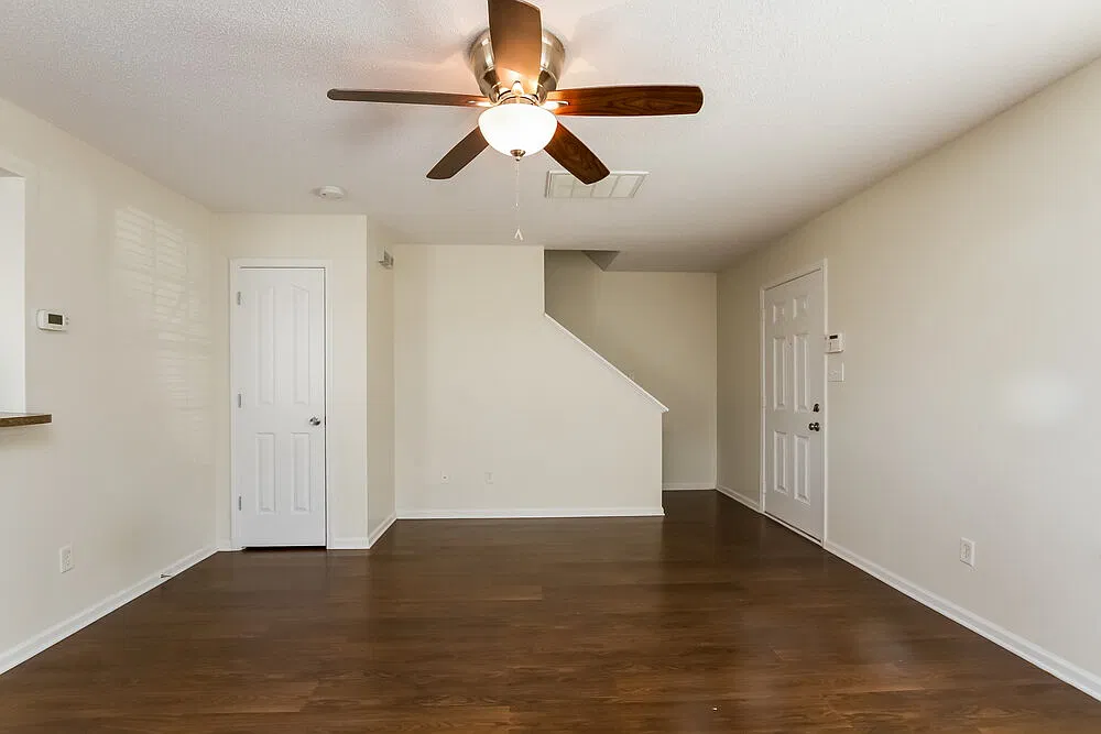 3 bed, 2.5 bath, 1408 sqft, $1,875 — Photo 2