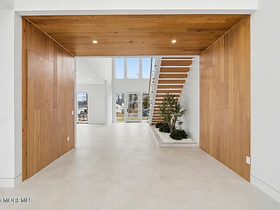 3rd image of 46 Whalepond Road