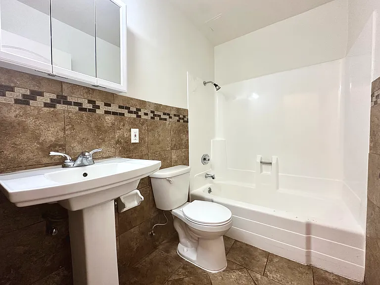 1495 Alamitos Ave #A — Photo 6