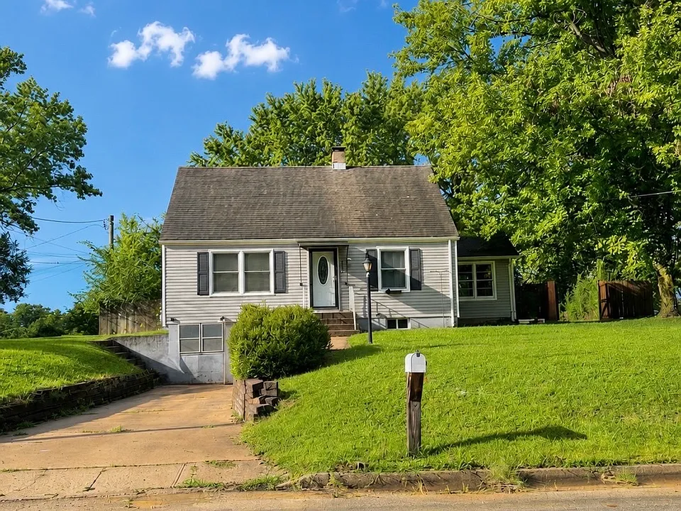 2402 Saint Louis Rd