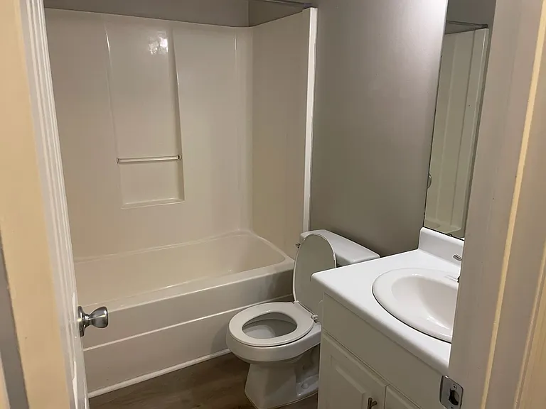 6004 Susan Cir #B — Photo 5