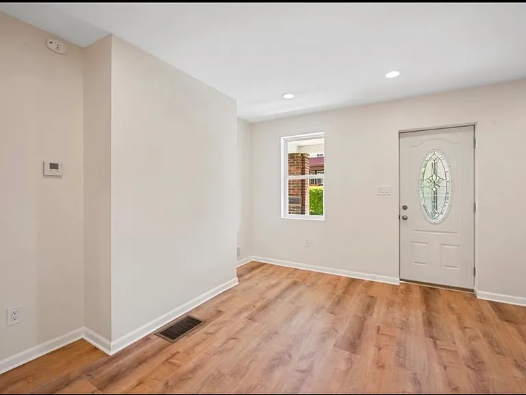 317 Anthony St — Photo 5
