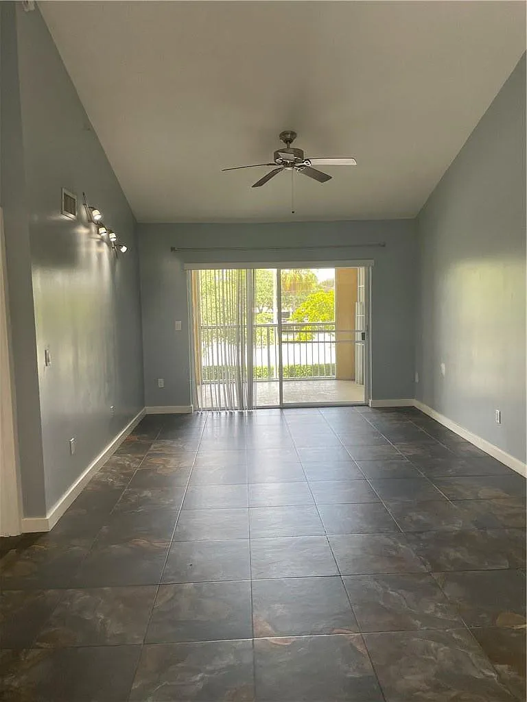 2 bed, 2.0 bath, 1124 sqft, $2,500 — Photo 3