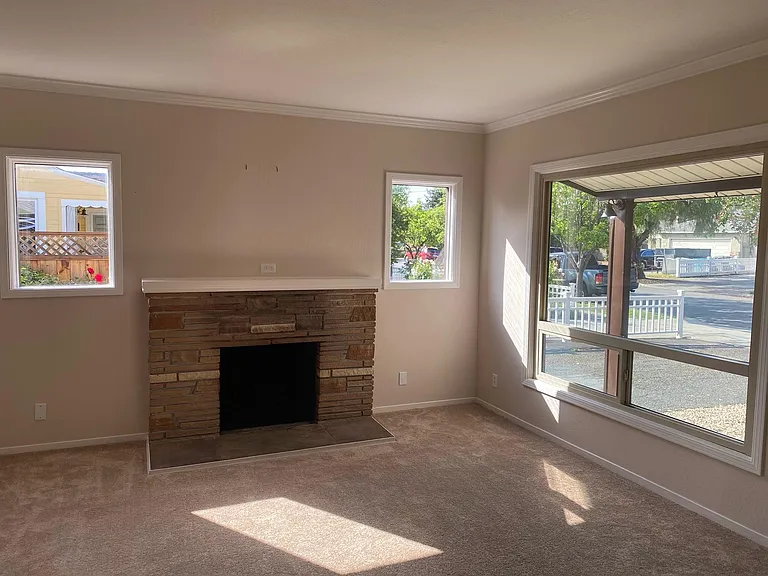 421 Jeter St — Photo 5