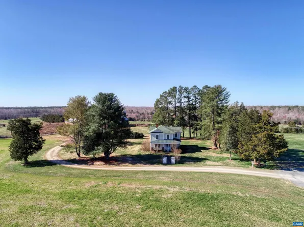 1042 Amick Rd, Louisa, VA 23093