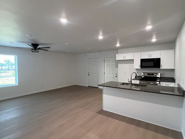 1441 N Beverly Ave #A — Photo 5