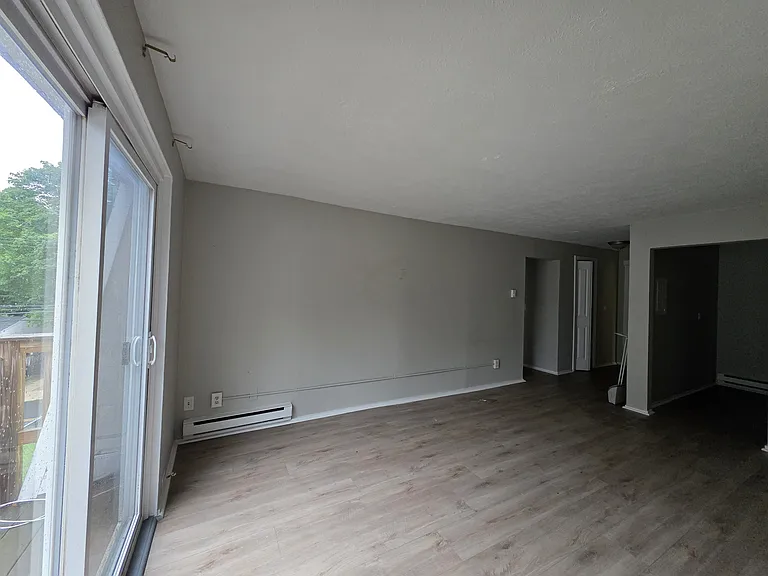 61 Warwick St #H — Photo 4