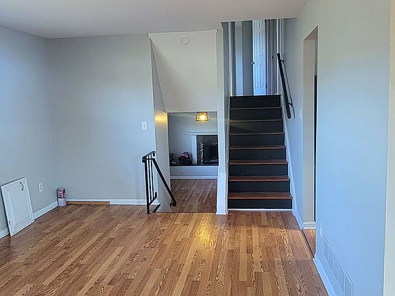 2nd image of 103 W Shady Dr