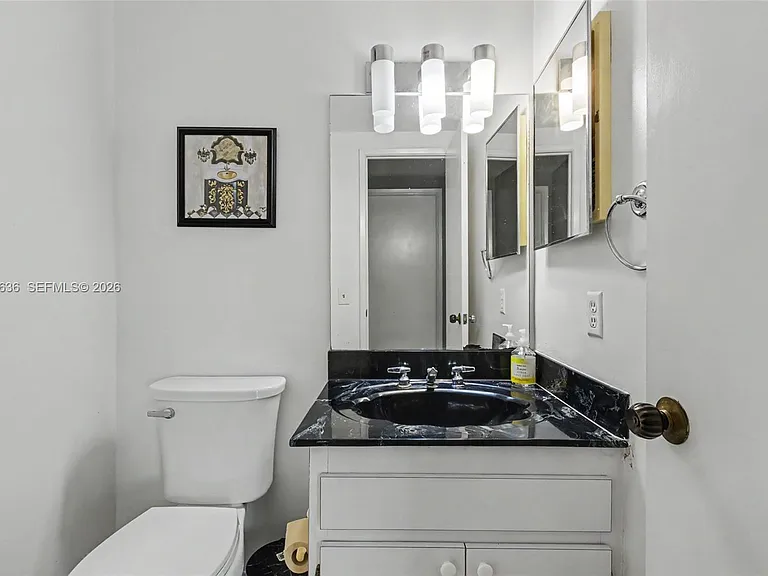 4330 Hillcrest Dr #405 — Photo 17