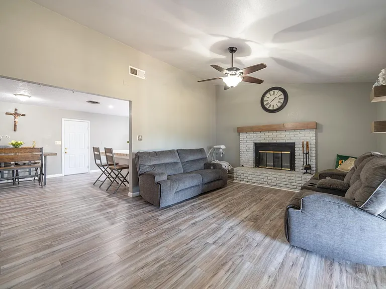 21501 Silver Dr — Photo 3