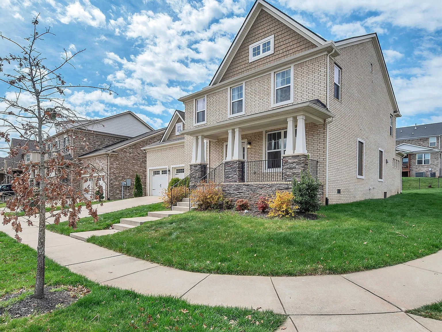 4 bed, 3.5 bath, 3492 sqft, $4,399 — Photo 1