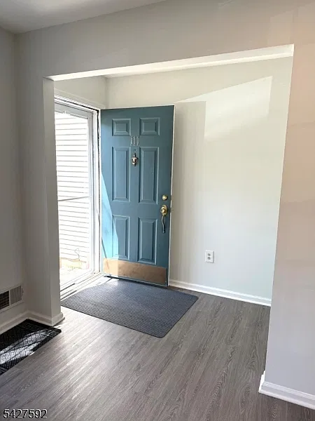 3 bed, 2.5 bath, 1800 sqft, $3,250 — Photo 2