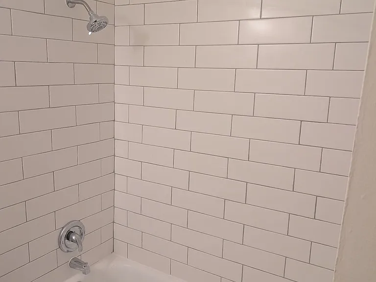 339 Hawthorne Cir #2B — Photo 3