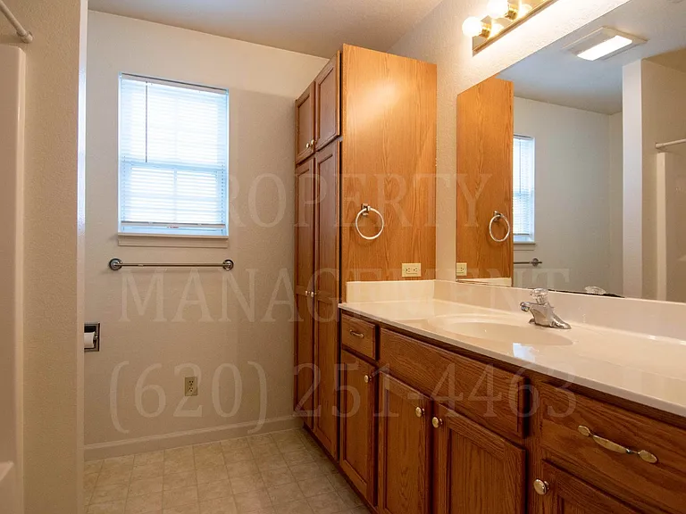 813 Shawnee St — Photo 27