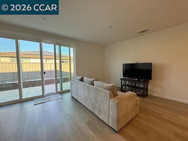 3 bed, 1412 sqft, $2,950 — Photo 4