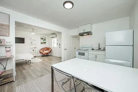 805 N Echo Ave — Photo 9