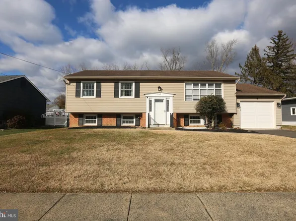 242 Tilford Rd, Somerdale, NJ 08083