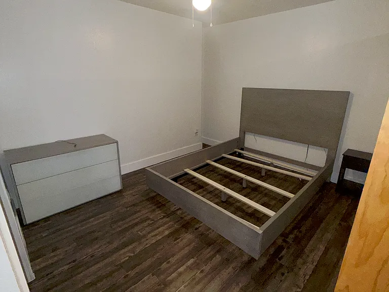 411 S J St #B — Photo 9