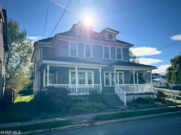 513-515 W 1st St, Williamsburg, PA 16693