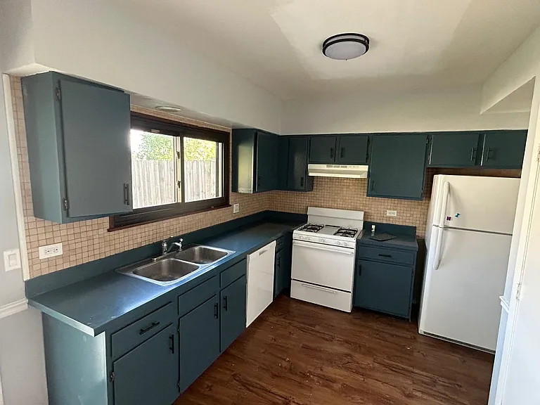 1744 De Forest Ln — Photo 4