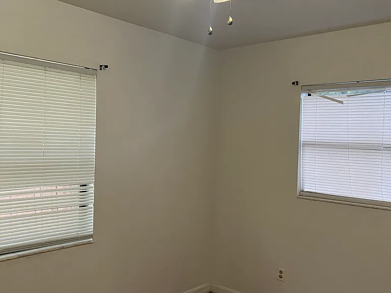402 Edwin St — Photo 10
