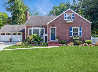 16 Bennett St, Kings Park, NY 11754