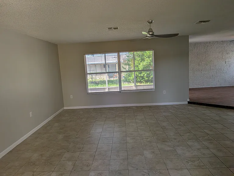 8206 Dedham Dr — Photo 2