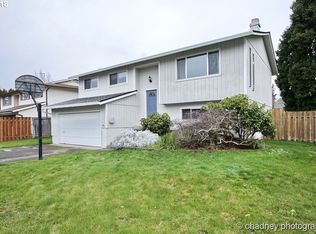 945 NE 22nd Ct, Gresham, OR 97030