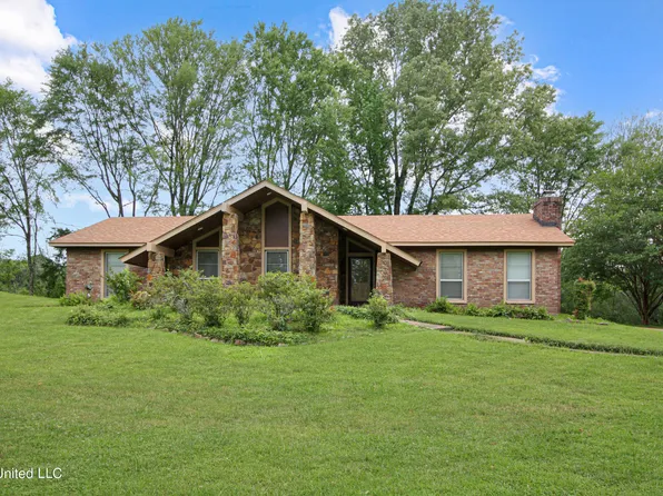 2461 S Pine Lea Dr, Jackson, MS 39209