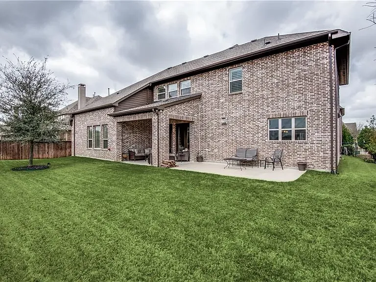 580 Butchart Dr — Photo 13