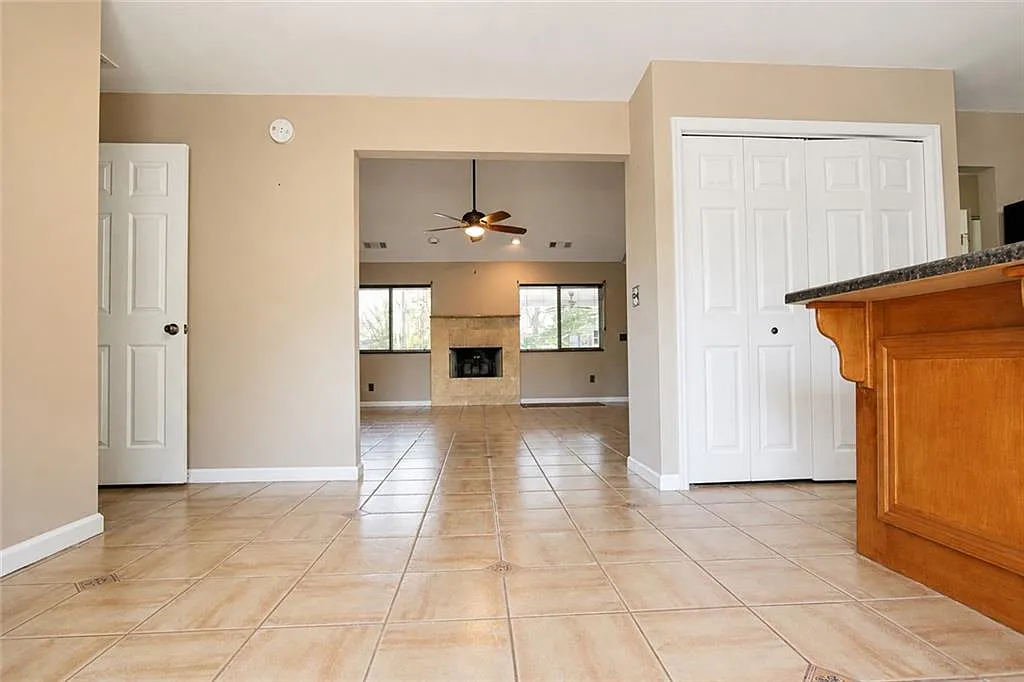 1 bed, 1.0 bath, 990 sqft, $750 — Photo 3
