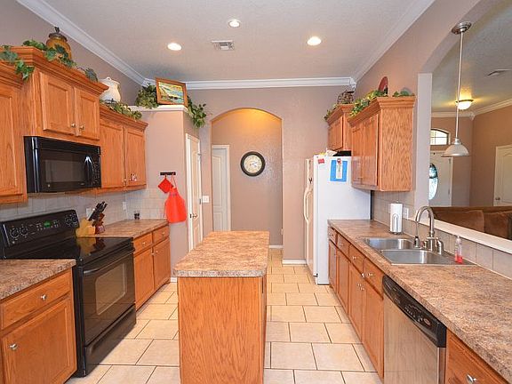 3rd image of 1100 SW 127th Pl