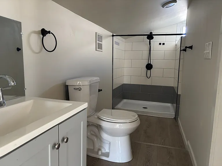503 W 5th Ave — Photo 11