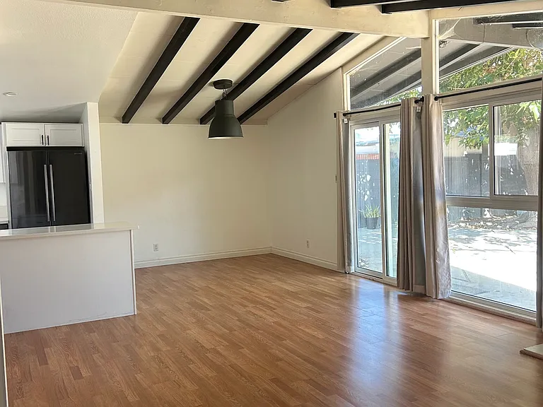 20637 Kittridge St — Photo 10