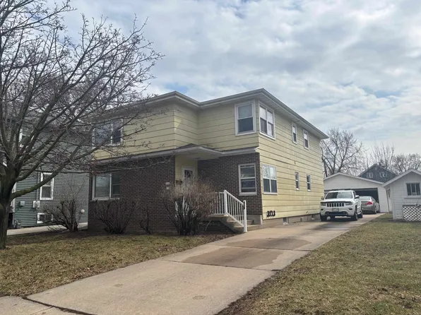 919 Bismarck Ave, Oshkosh, WI 54902