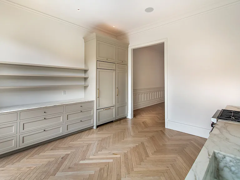 2381 Bush St — Photo 7