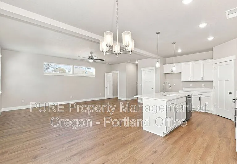 582 NE Alderwood Dr — Photo 20
