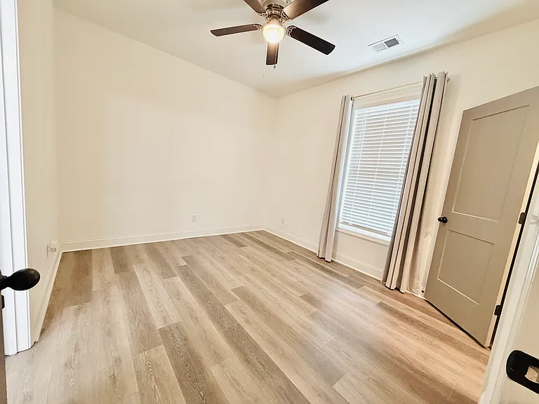 2035 Rosewood Dr — Photo 18