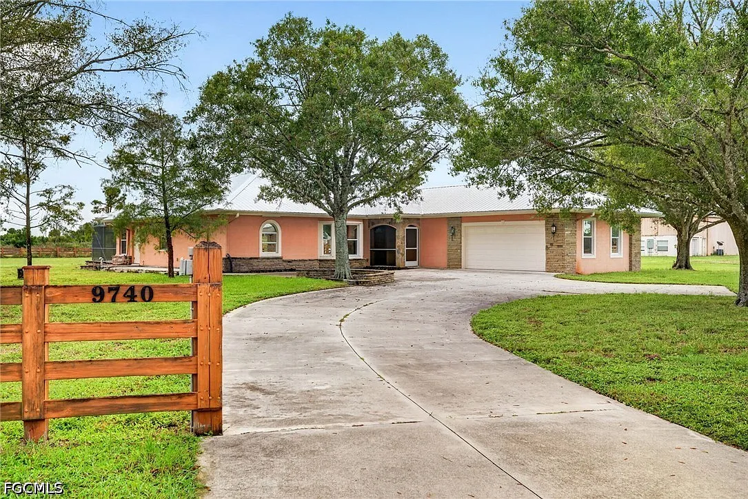 3 bed, 3.0 bath, 2619 sqft, $3,750 — Photo 2