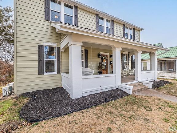 2nd image of 938 Poplar St
