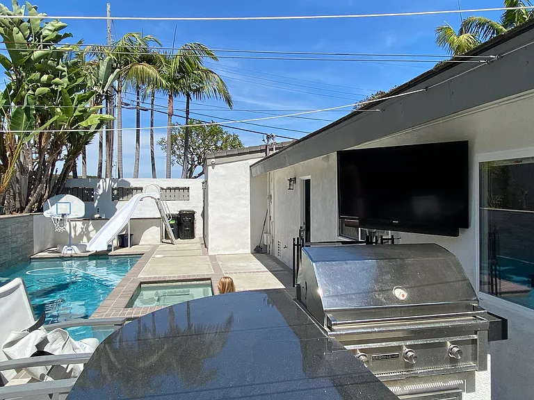 5220 Soledad Rd — Photo 8
