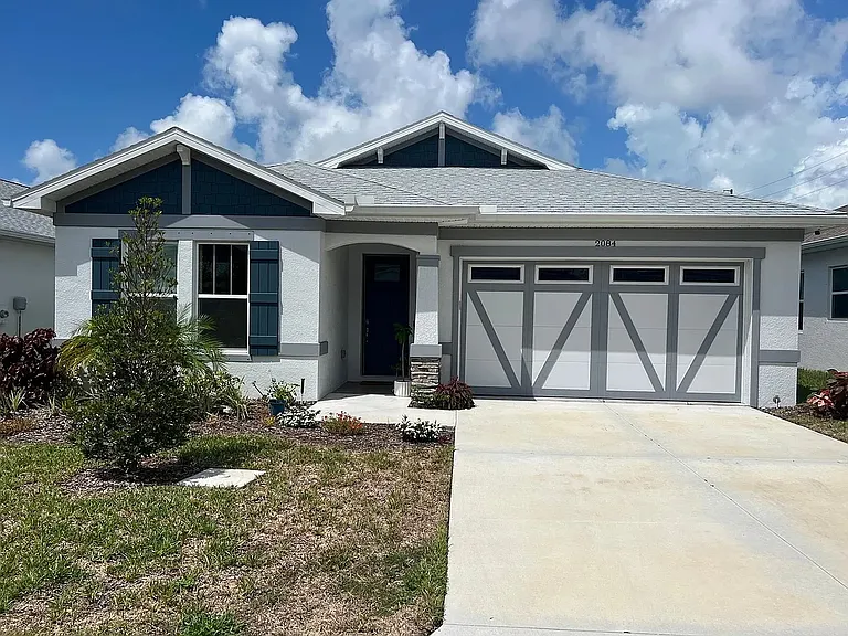 2084 Paragon Cir E — Photo 1