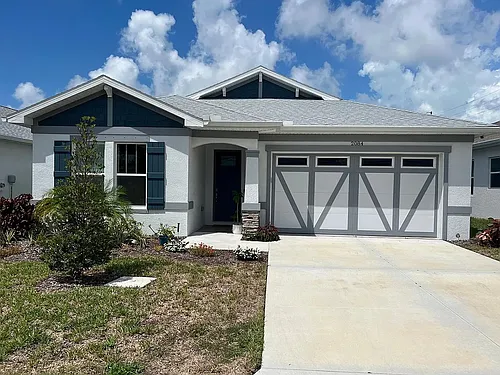 2084 Paragon Cir E Photo 1