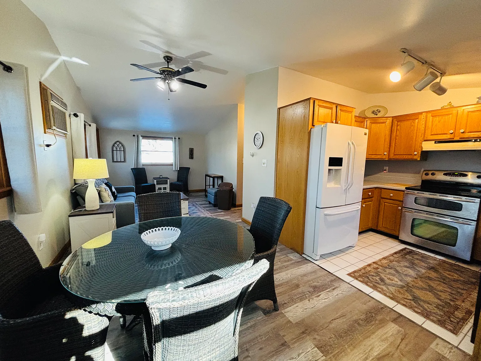 2 bed, 900 sqft, $2,350 — Photo 3