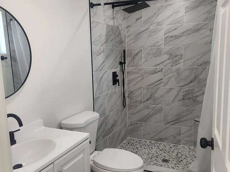 1539 W 54th St #4 — Photo 4