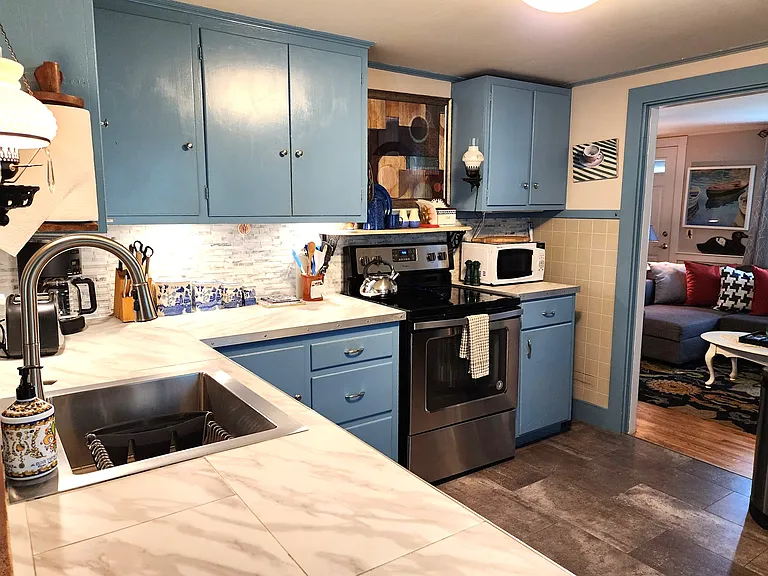 27 Queen Anne Rd — Photo 5